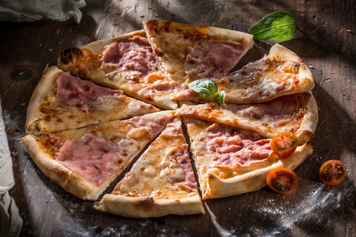 Неаполитанская пицца прошутто Котто